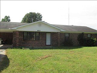 2nd image of 921 Jonathan Dr