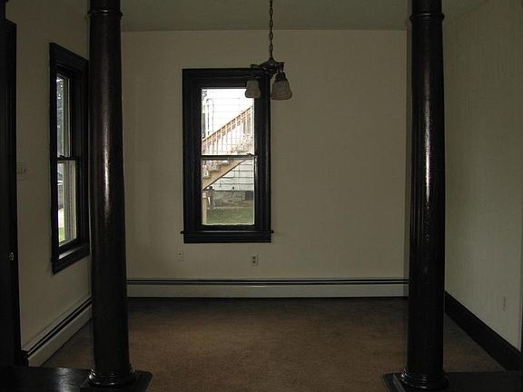 4th image of 624 E Middle St
