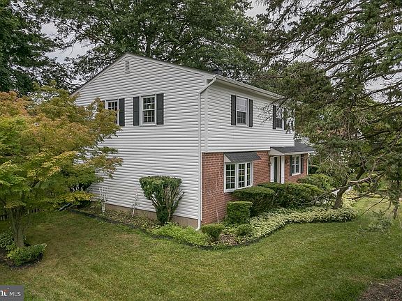 3rd image of 312 Sacred Heart Ln