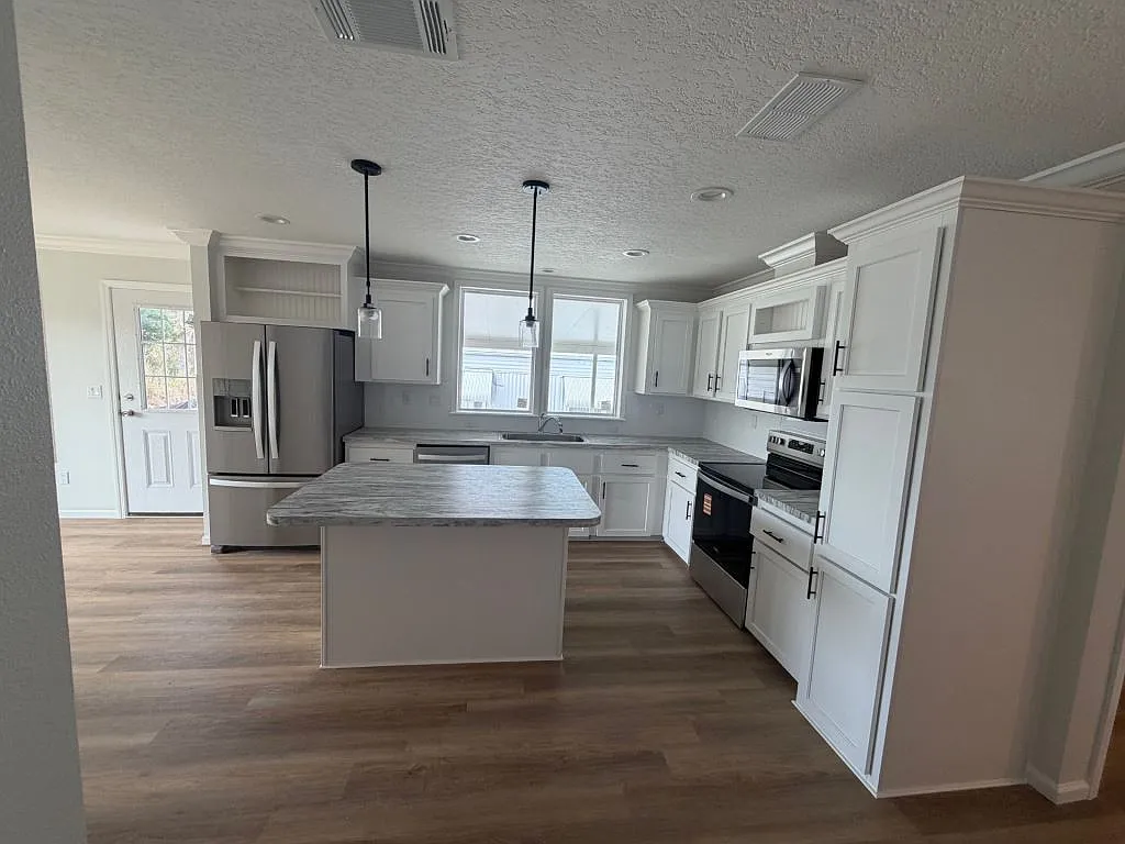 3 bed, 2.0 bath, 1564 sqft, $1,499 — Photo 3