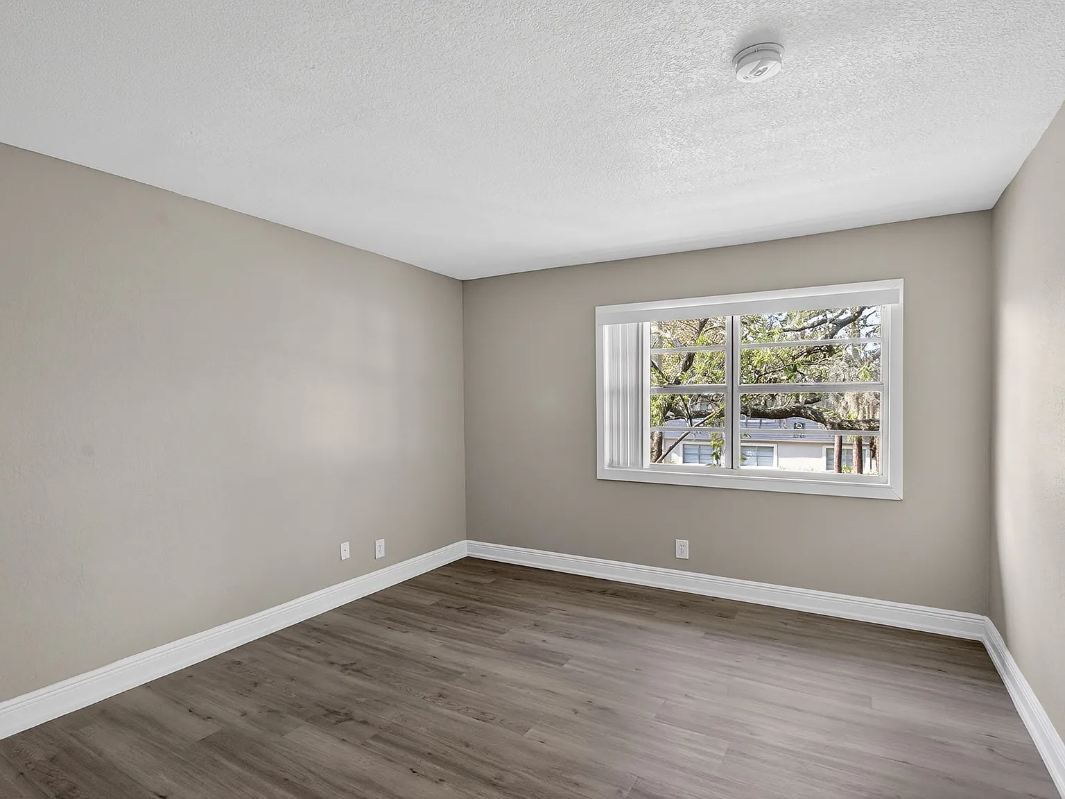 Willow Brooke Apartments — Photo 4