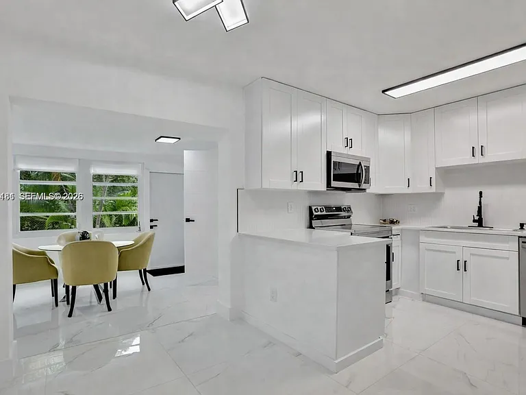 1220 NE 8th St — Photo 23