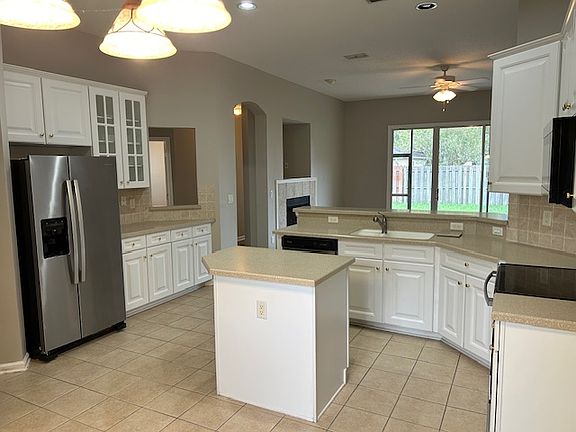 2nd image of 1916 Abercrombie Ln