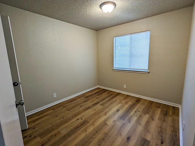 2314 Lazy Ridge Dr — Photo 12