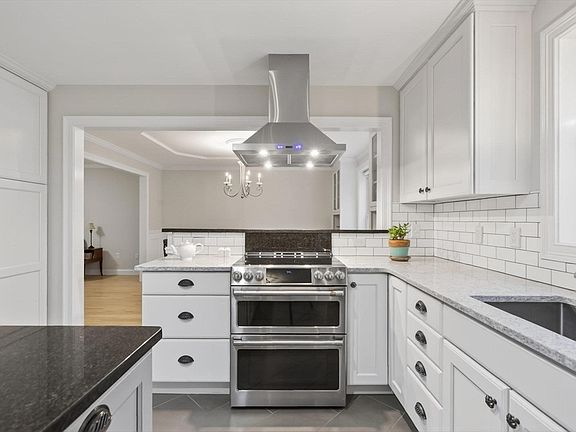 3rd image of 6-6A Meadowvale Rd