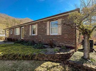 160 Maple Ln, Pikeville, KY 41501