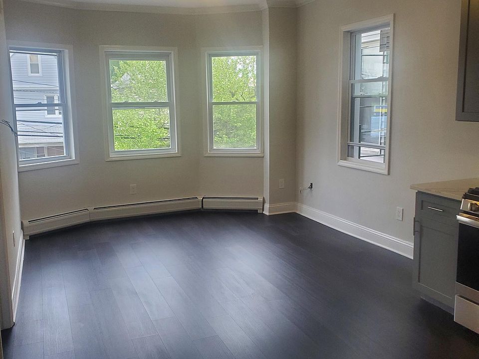 2nd image of 48 W 51st St APT 3