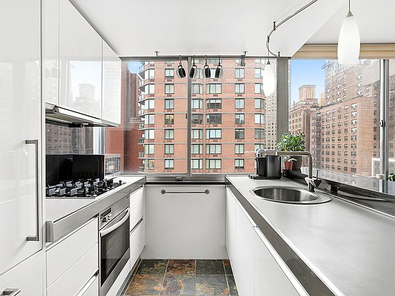 4th image of 404 E 79th St APT 10C