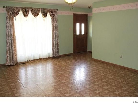 3rd image of 4347 Meadowgreen Estates Dr