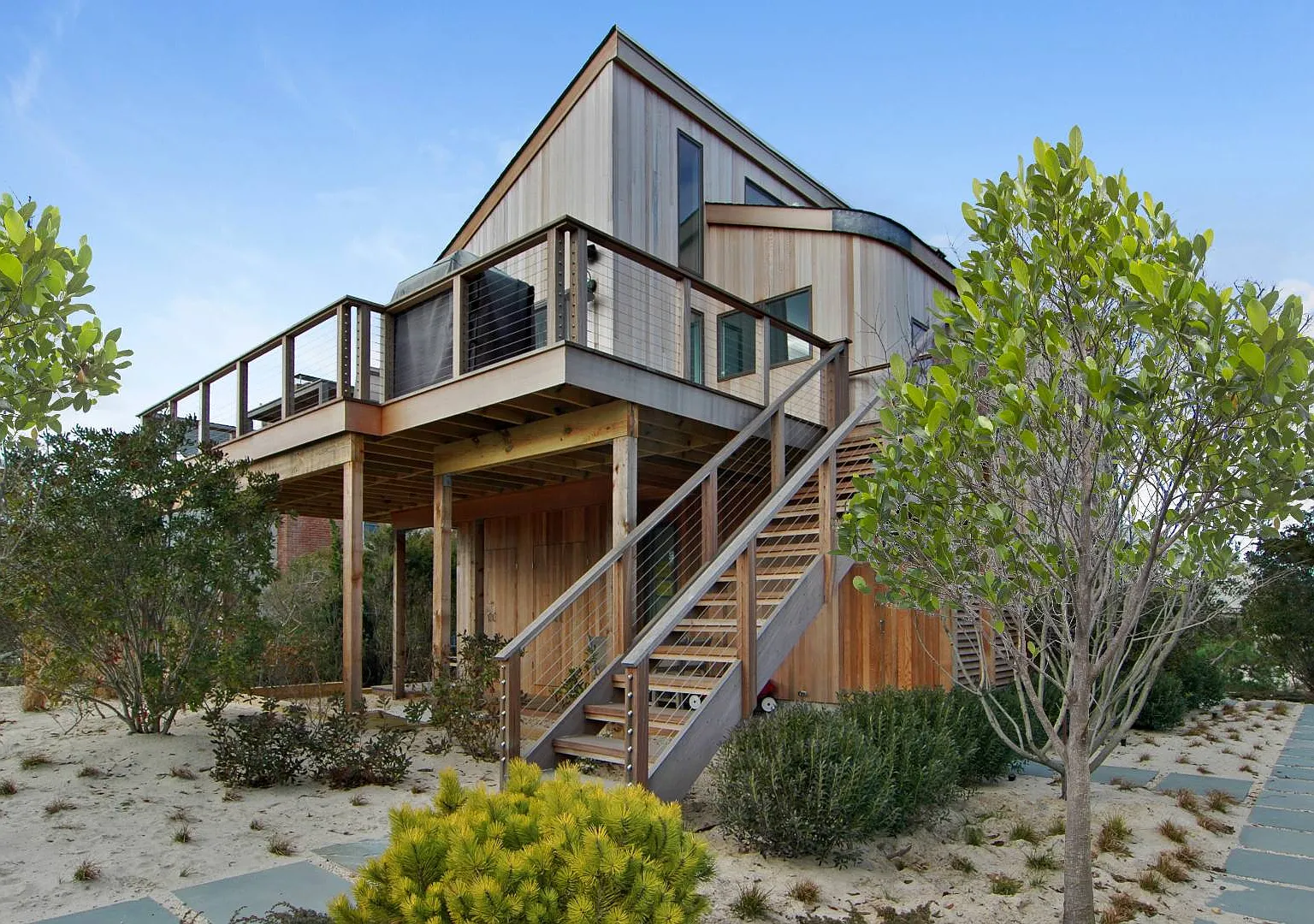 Contemporary in Amagansett Dunes — Photo 1