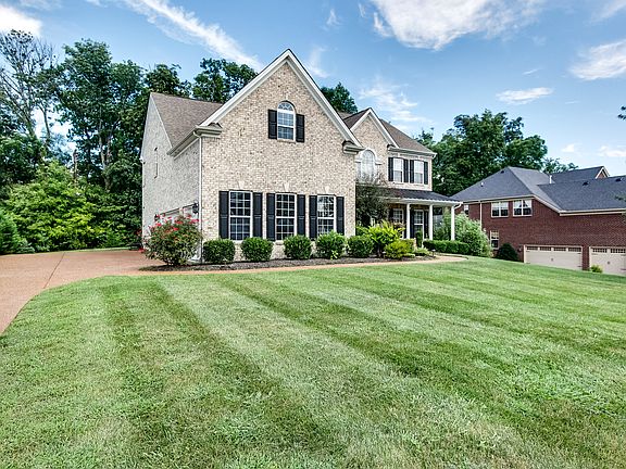 Side-entry 3-car garage