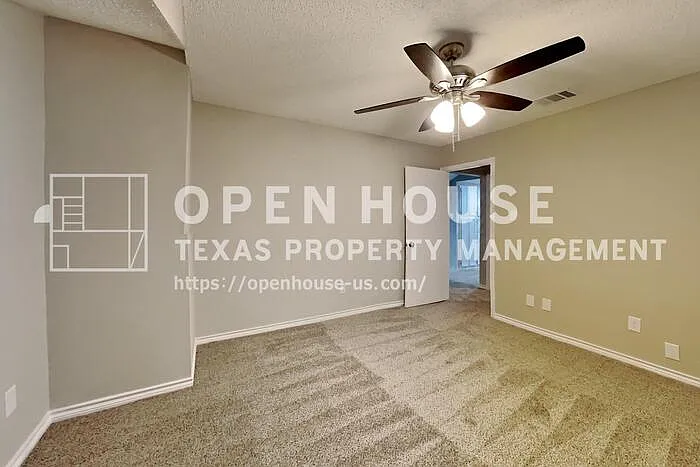 305 Hillside Ct — Photo 12