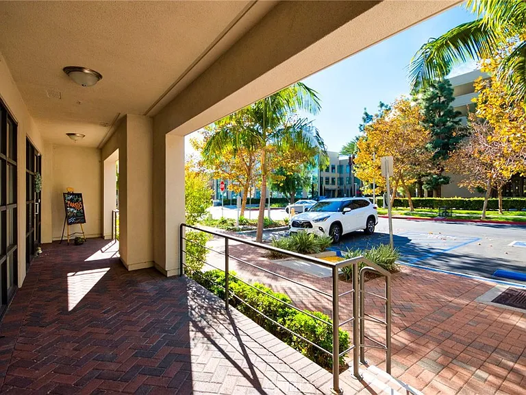 15 Vantis Dr — Photo 27