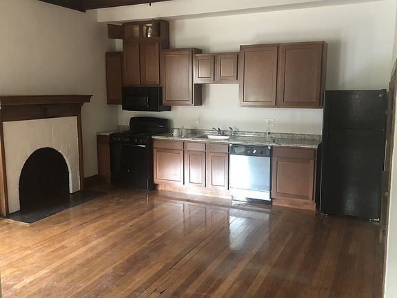3rd image of 2415 Maplewood Ave APT 8