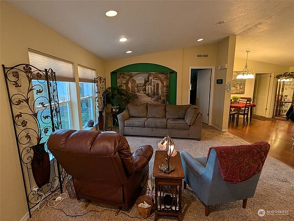 5th image of 83 Blue Heron Drive