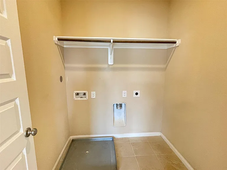10418 Quiet Courtyard Rd — Photo 31