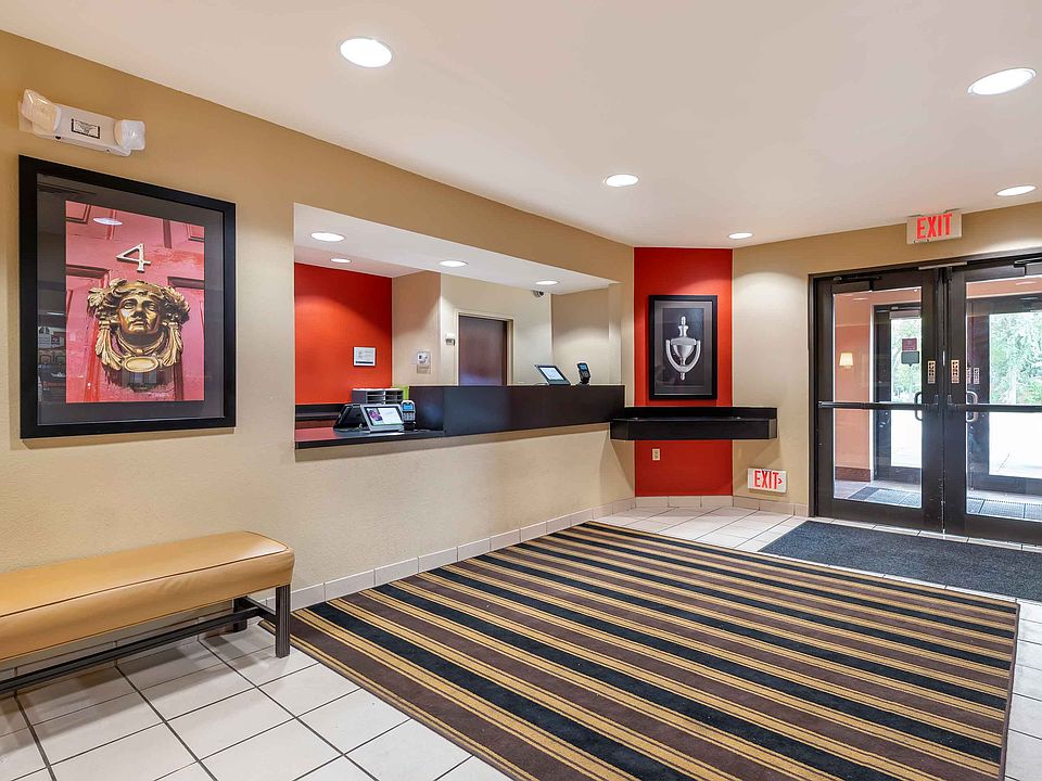Lobby and Guest Check-in