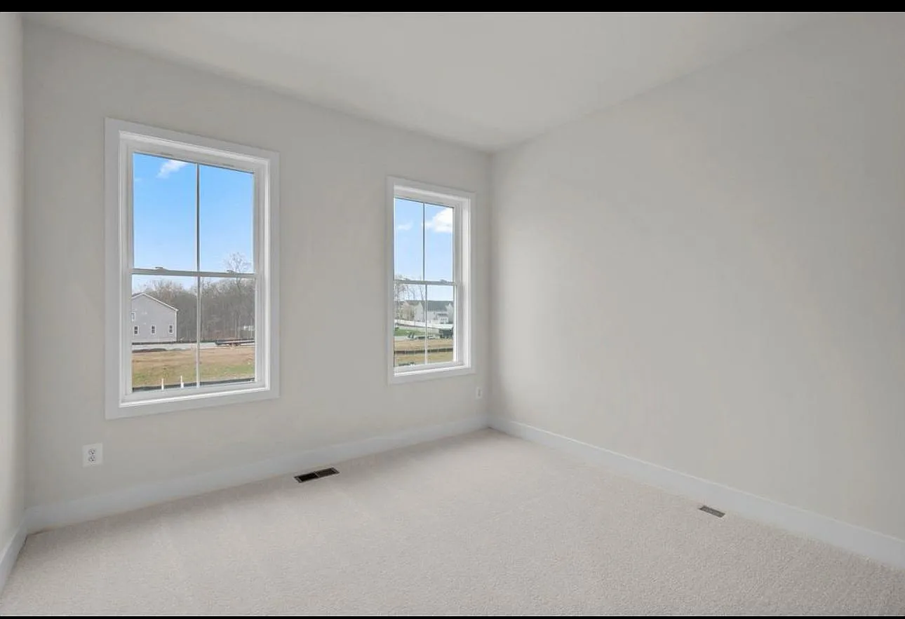 3 bed, 2366 sqft, $2,350 — Photo 4