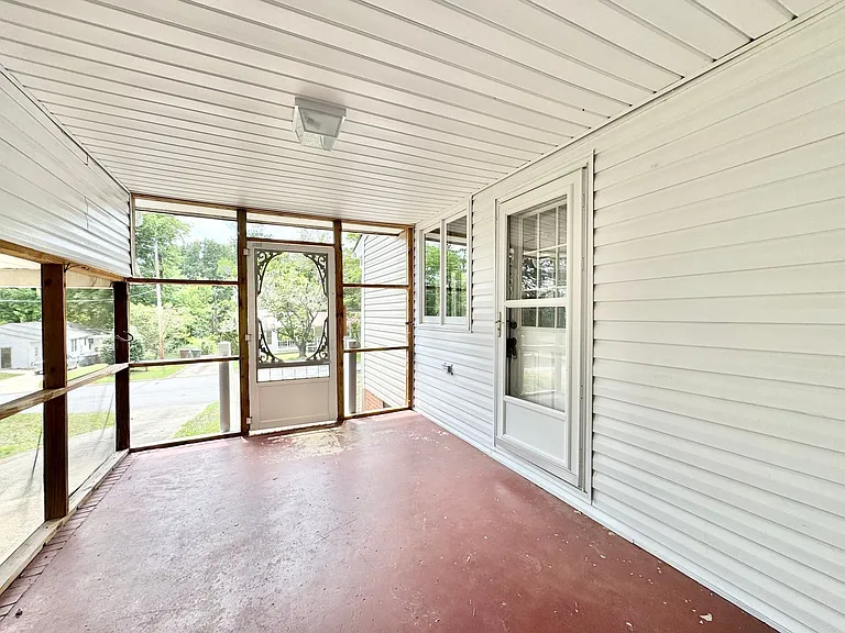 1600 Piper Pl — Photo 2