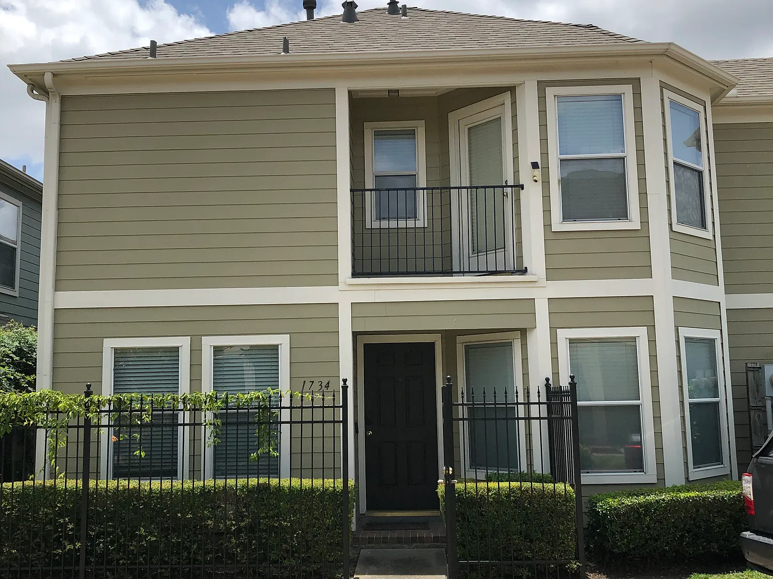 2 bed, 1.5 bath, 1309 sqft, $1,900 — Photo 2