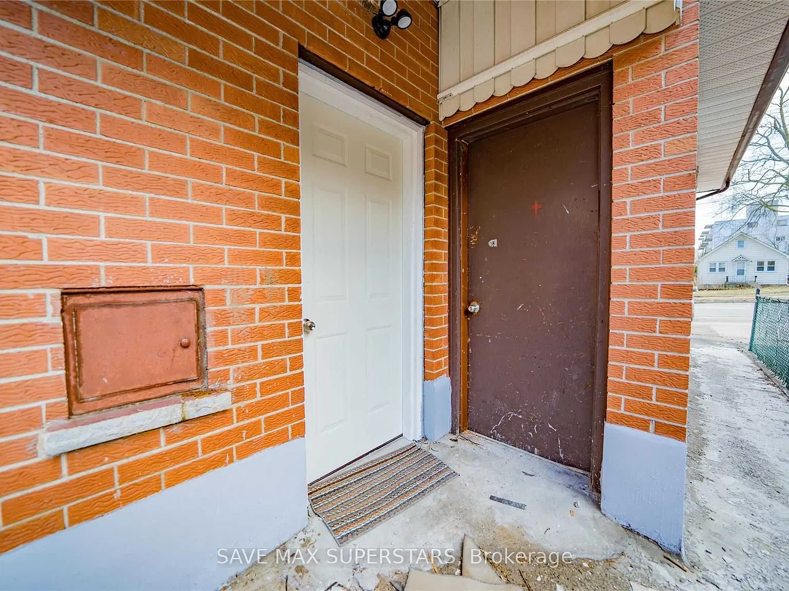 3 bed, $2,200 — Photo 2