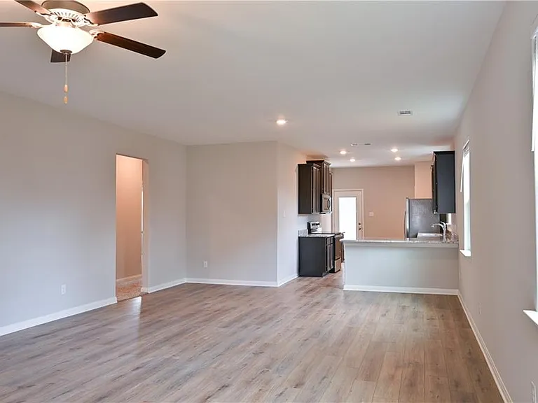 218 Mount Vernon Way — Photo 2