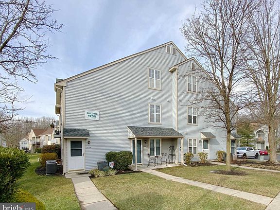 3rd image of 1206 Harwood Ct