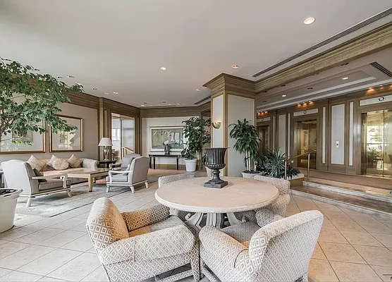 Sold by Luca Paci Real Estate | media 11