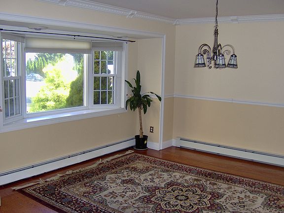 2nd image of 16 Olive Ct