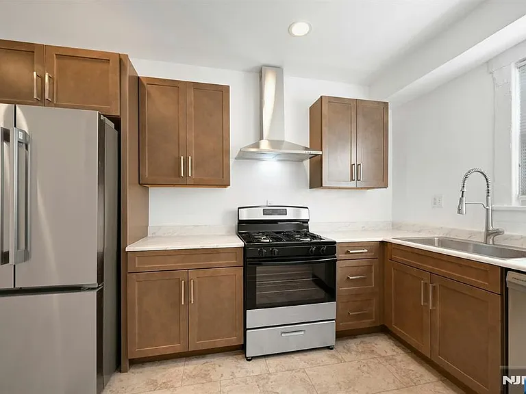 304 Midland Ave #1 — Photo 9