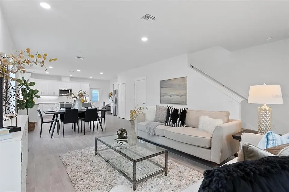 2 bed, 2.5 bath, 1288 sqft, $2,600 — Photo 2