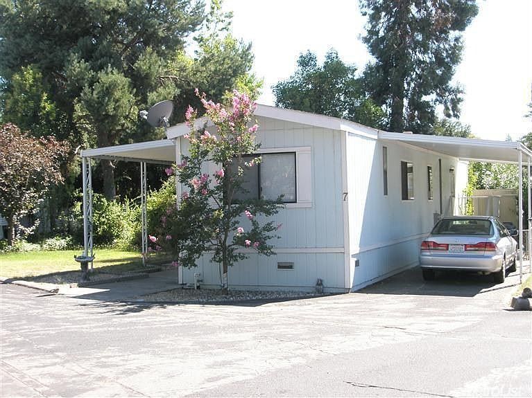 1st image of 7 Shady Oaks Dr