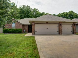 2037 S Fisk Ave, Springfield, MO 65807