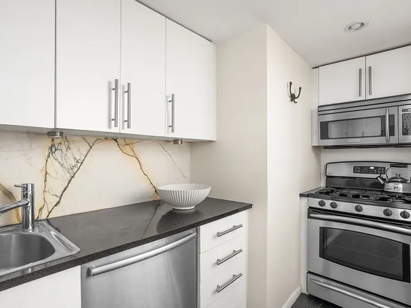 372 5th Ave APT 3M, New York, NY 10001