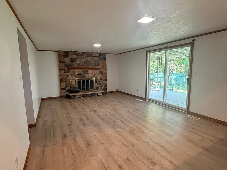 6580 Forest Glen Ave — Photo 17