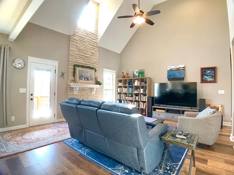 214 Penelope Ln — Photo 8