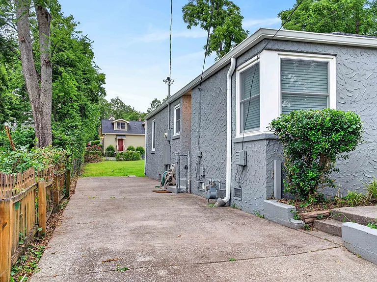 2209 Lindell Ave — Photo 5