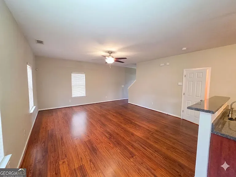 514 Whitney Way — Photo 2