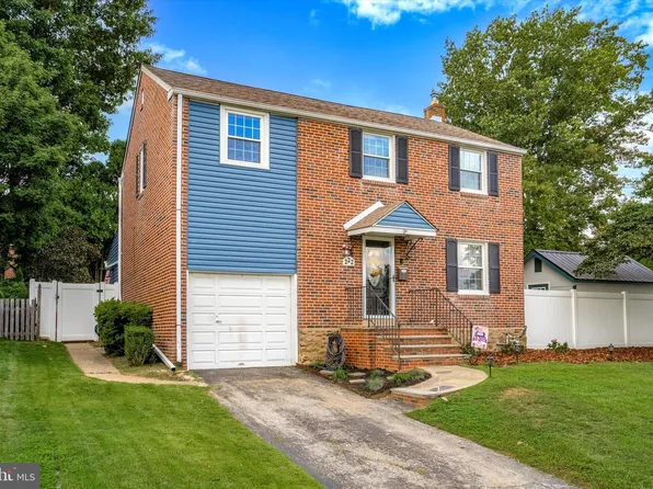 222 Edgehill Dr, Havertown, PA 19083