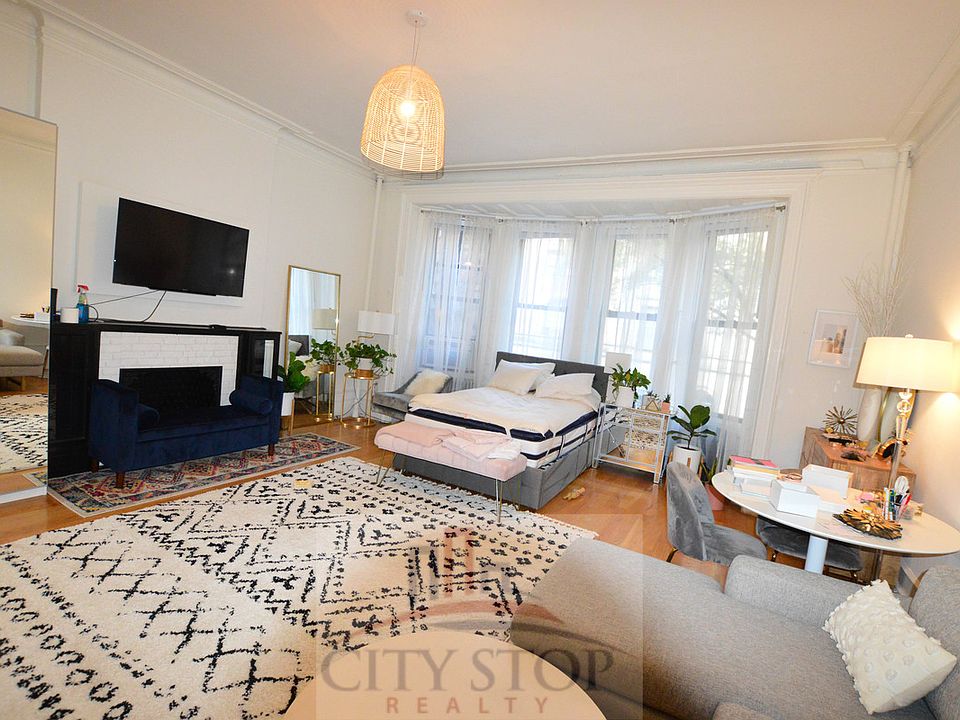 1st image of 42 W 73rd St #F2