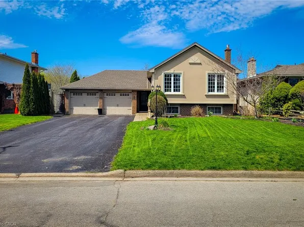 55 Spring Garden Blvd, Saint Catharines, ON L2N 3R2