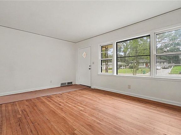 3rd image of 2939 Belvedere Ln