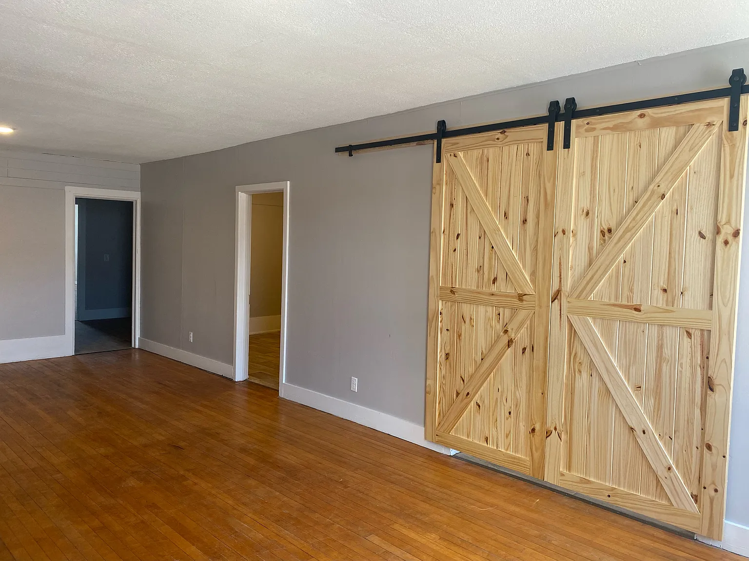 3 bed, $1,100 — Photo 4