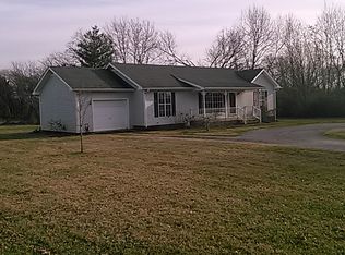 53 Seagraves Rd, Lafayette, TN 37083