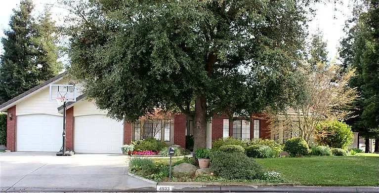 4933 W Locust Ave photo 1