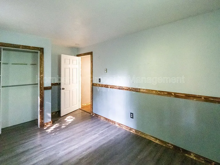 1407 W Spring Ln — Photo 22
