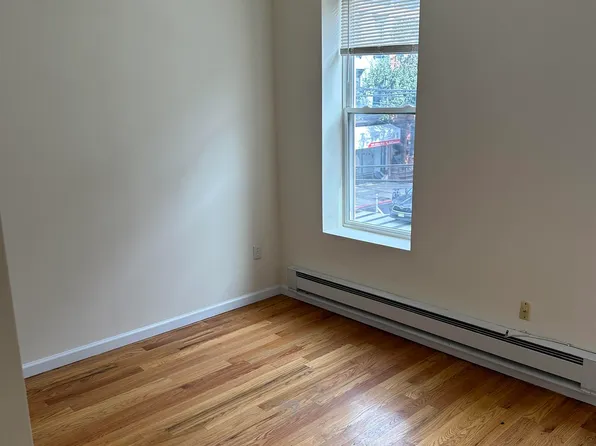 942 Willow Avenue image 3 of 14