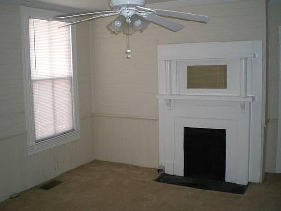LIVING ROOM 1