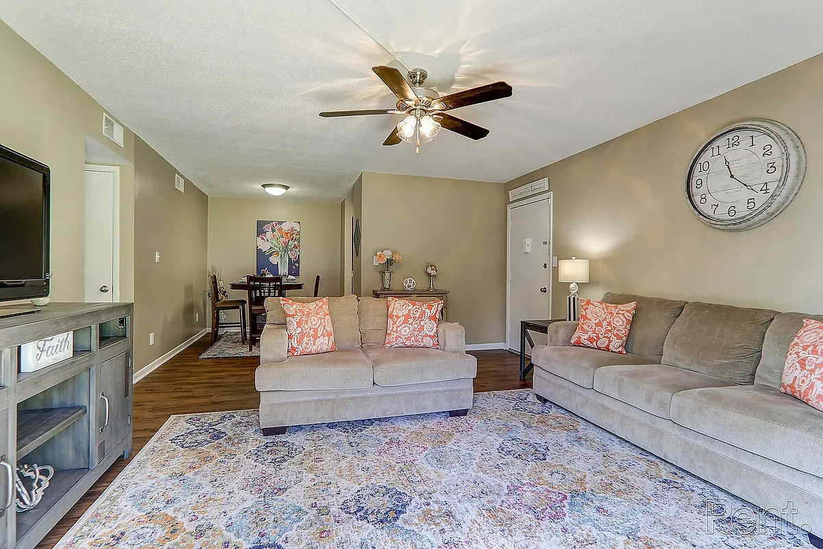 Living Area - Fieldcrest