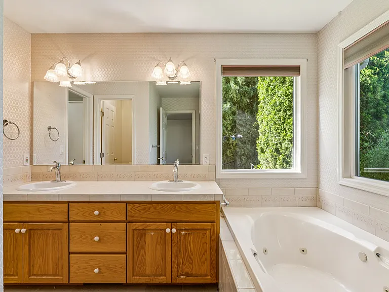 24963 Fox Ridge Dr — Photo 37